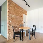 Port Praski Loft Apartment